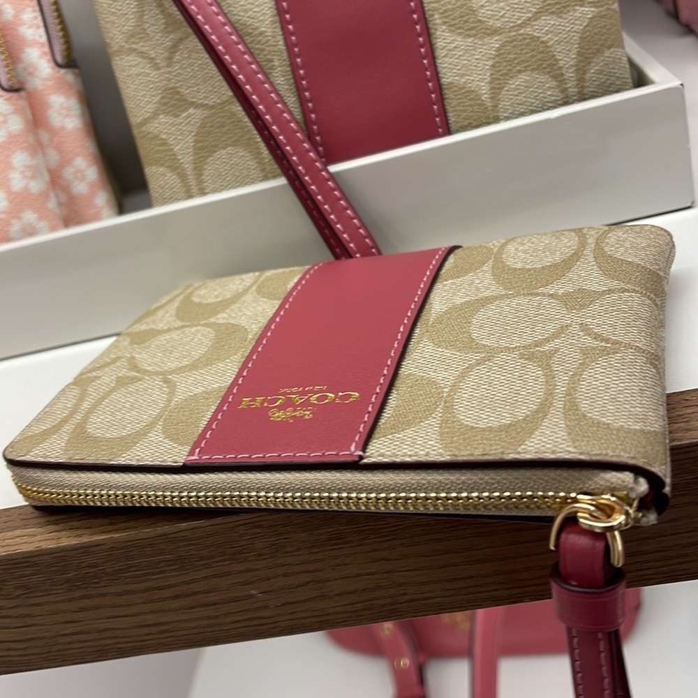 Coach Corner Zip Wristlet In Signature Canvas IM/Khaki Multi /Rouge - Picture 8 of 16